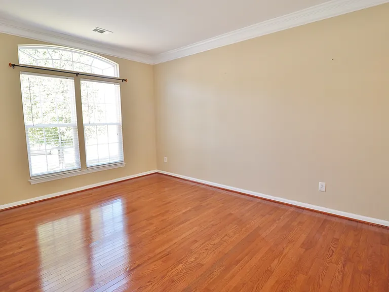 6860 Lakecrest Ct — Photo 7