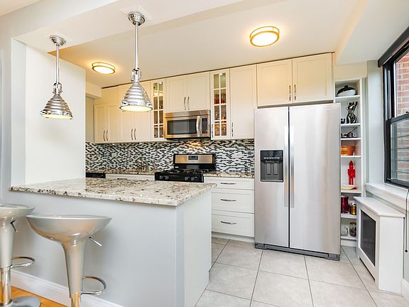 5th image of 3103 Fairfield Ave #8GH