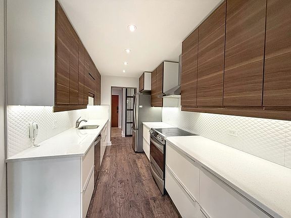 5th image of 502 W Huntington Commons Rd APT 438