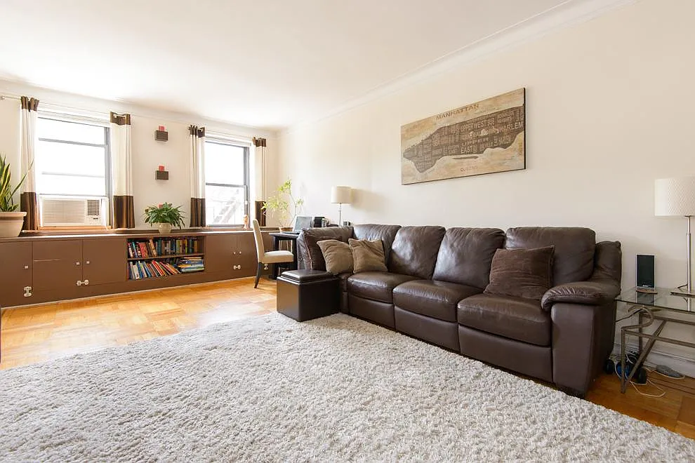 303 E 37th St APT 3K photo 1