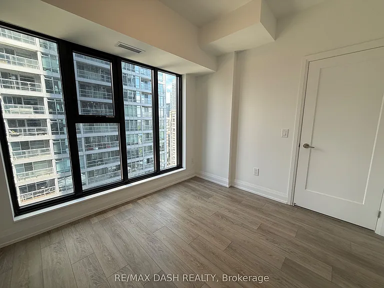 20 Soudan Ave #1208 — Photo 11