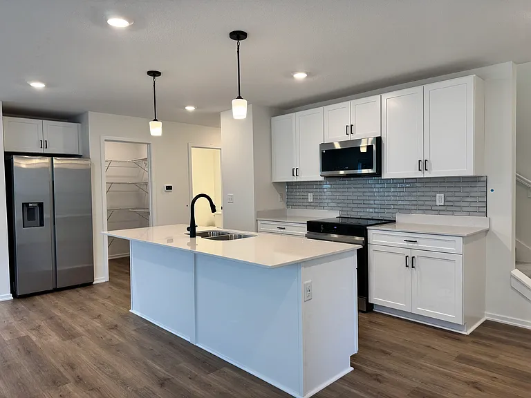 8704 SW Edgewater Dr — Photo 16