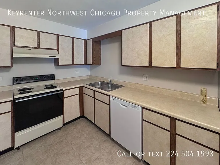 33561 N Royal Oak Ln #209 — Photo 2