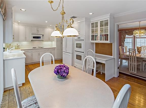 5th image of 15 Fernbrook Dr