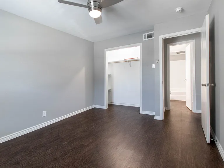 1126 N Bell Ave #BELLAIRE APARTMENTS — Photo 10