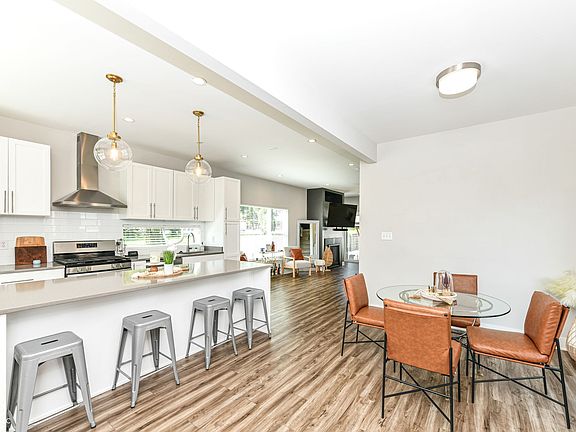 4th image of 8 Central Greens Blvd