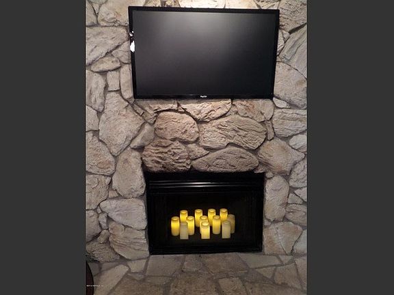 Living Room/Fireplace