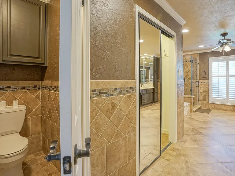 2108 Lakeway Dr — Photo 32