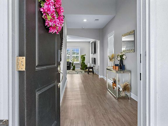 4th image of 74 Winslow Cir
