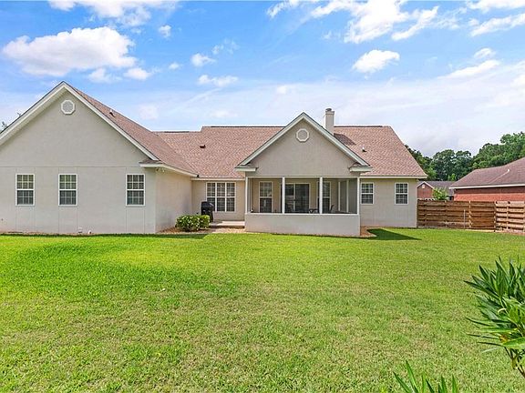 5th image of 121 Stately Oaks Cir