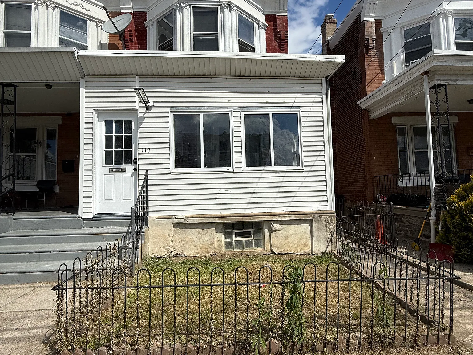 5 bed, 2200 sqft, $3,000 — Photo 1