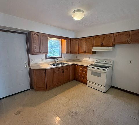 2nd image of 520 W Smith Rd APT B