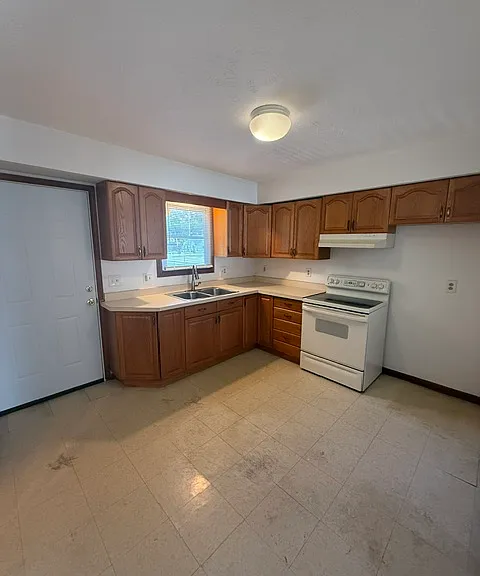 520 W Smith Rd #B — Photo 2