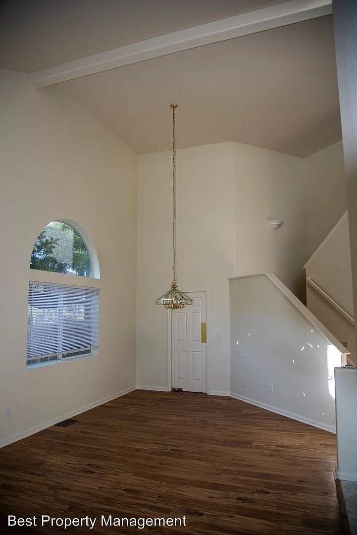 1008 Eastbourne Ct photo 1