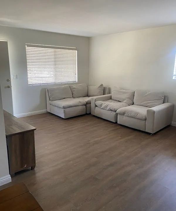 1136 Acadia Pl