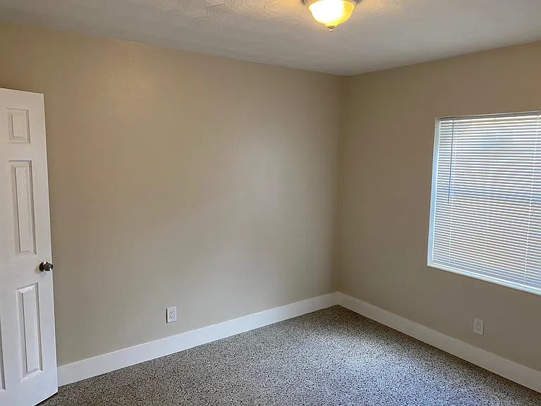 2325 N 25th Ave — Photo 19