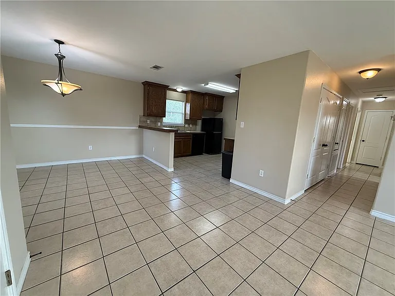 622 Webb St — Photo 3