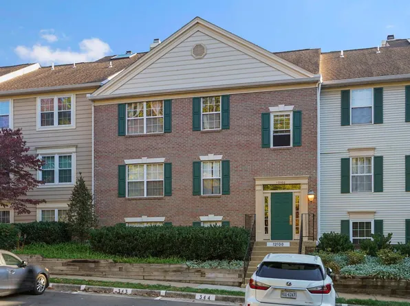 12100 Green Leaf Ct APT 301, Fairfax, VA 22033