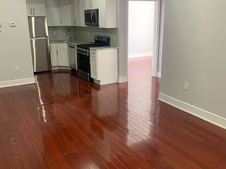 302 Richmond St #5 — Photo 3