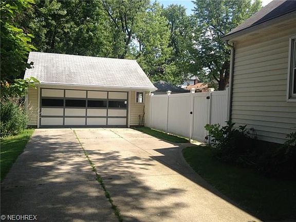 2nd image of 817 Chestnut Blvd