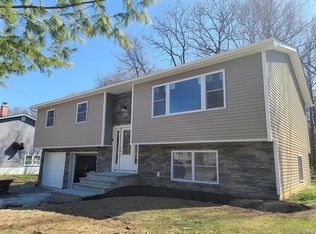 205 Cardinal Dr, Montgomery, NY 12549