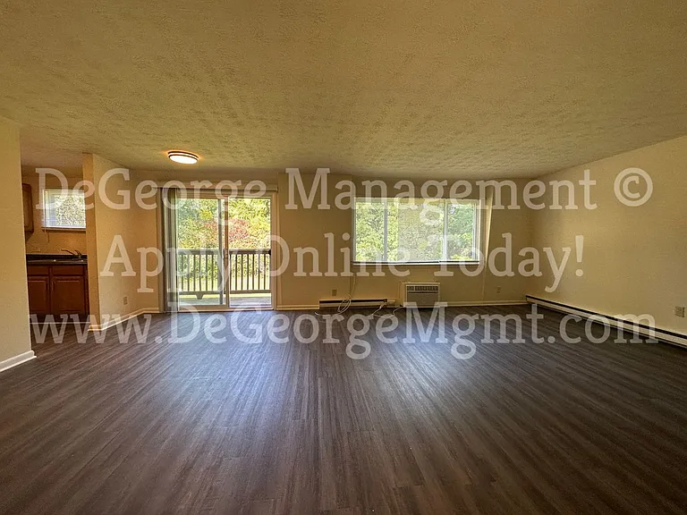 Woodside Court Apartments — Photo 65