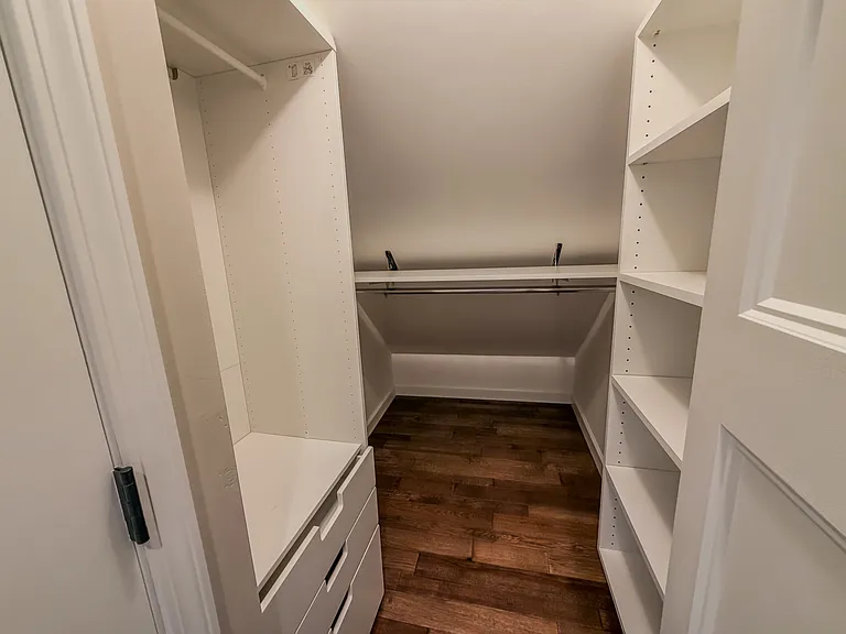 26W416 Macarthur Ave — Photo 20