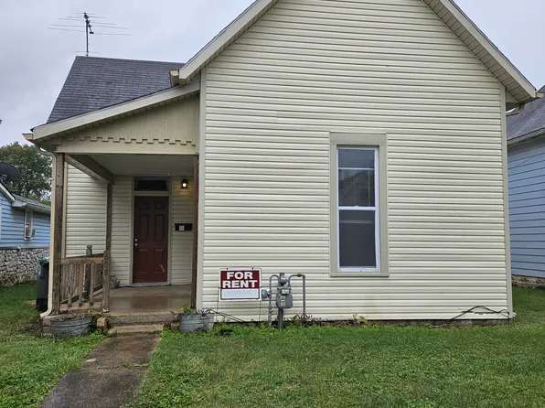 607 W 10th St, Rushville, IN 46173