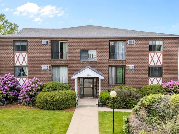 127 King St APT 104, Franklin, MA 02038
