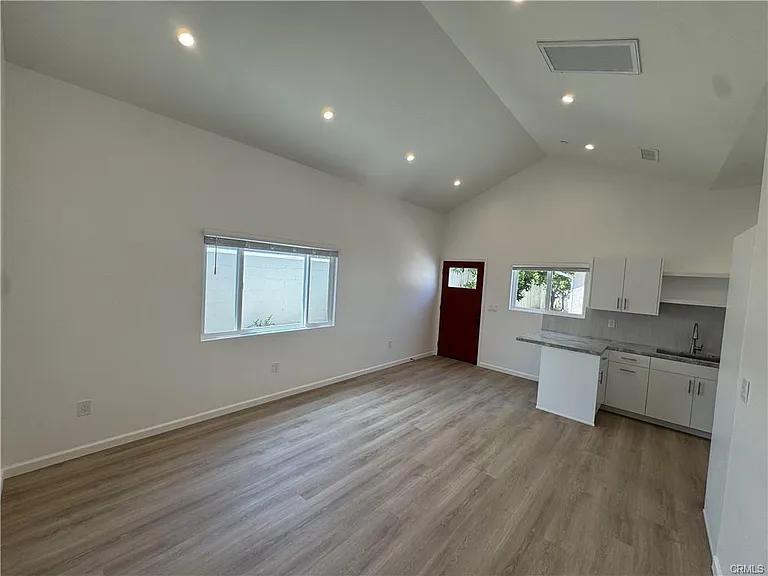 5032 Serrania Ave — Photo 3