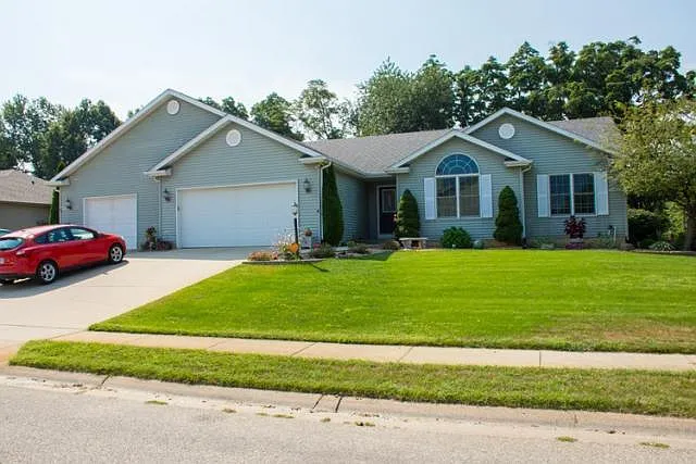 11034 Fairview Dr photo 1