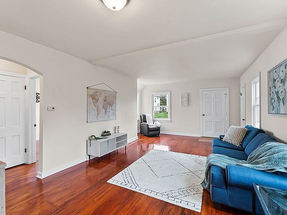 4th image of 2934 Holton Ave