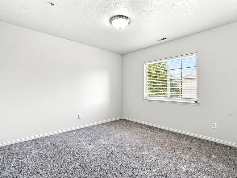 152 S 930th St E — Photo 24