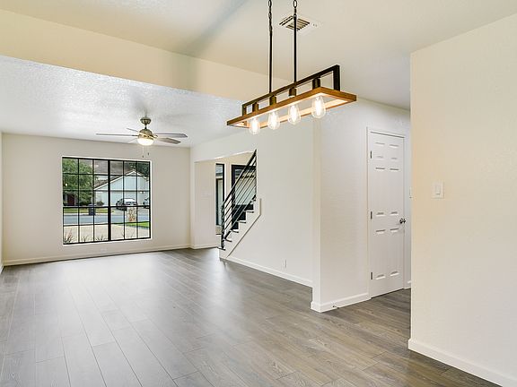4th image of 19839 Encino Brook St
