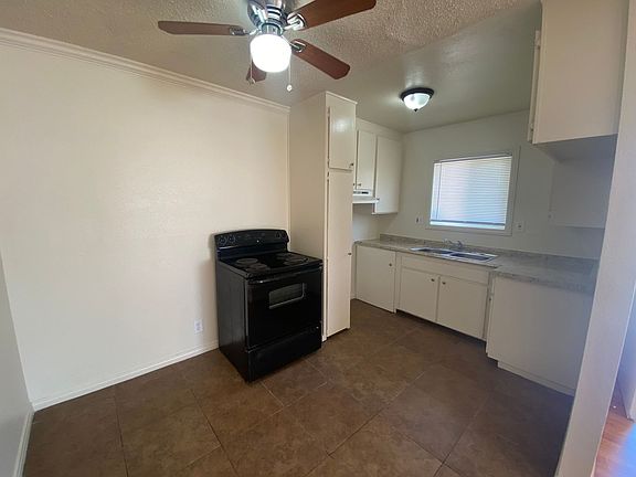 4th image of 502 E Avenue Q4 #4
