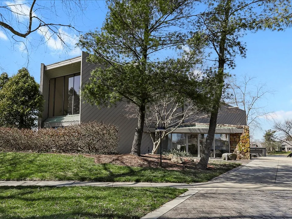 4010 Clubhouse Dr