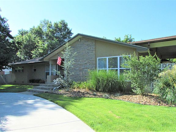 2nd image of 1611 Bradley Ln