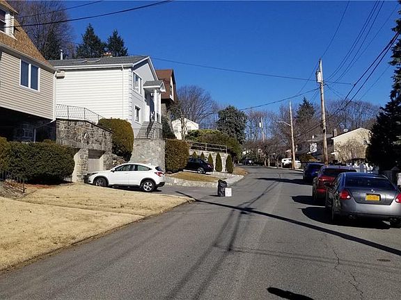 4th image of 46 Linn Ave