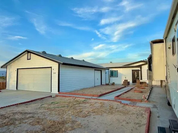 2928 Dione Dr, Thermal, CA 92274