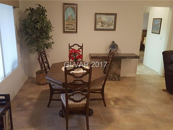 4th image of 10832 Hot Oak Springs Ave