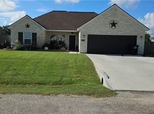 303 Blue Jay Loop, Victoria, TX 77905