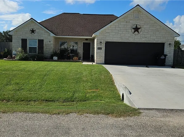 303 Blue Jay Loop, Victoria, TX 77905