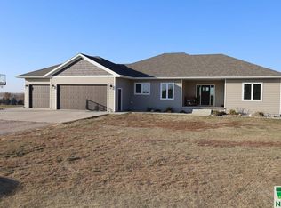 1707 Rock Ridge Rd, Rock Rapids, IA 51246