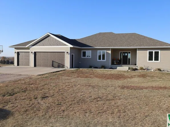1707 Rock Ridge Rd, Rock Rapids, IA 51246