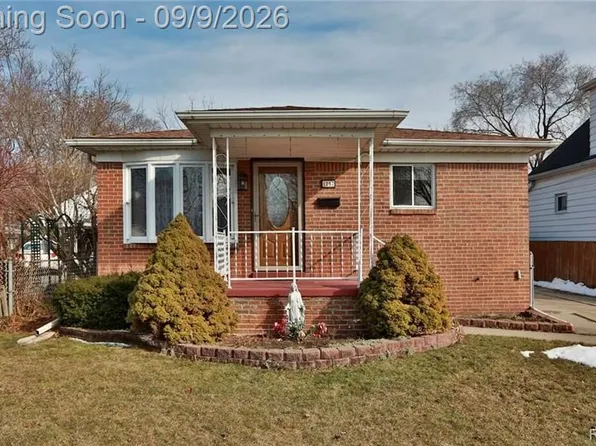 1257 Lindbergh St, Wyandotte, MI 48192