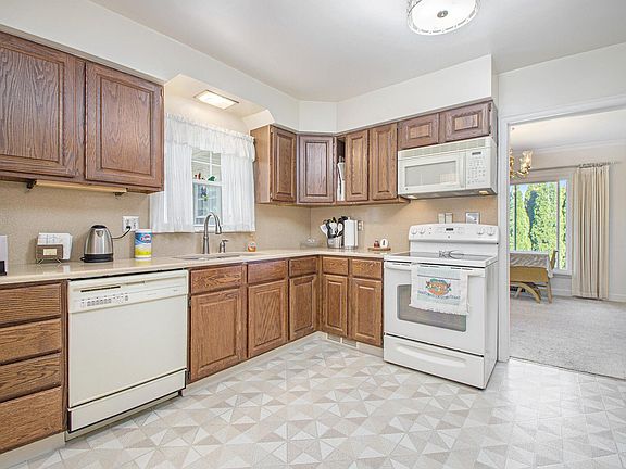 5th image of 526 W Lemon Creek Rd