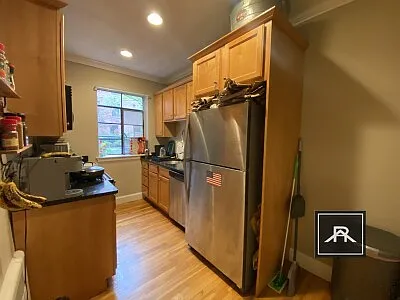 95 Strathmore Rd #1 — Photo 2