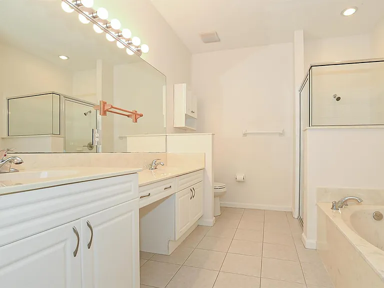 649 NE Bent Paddle Ln — Photo 26