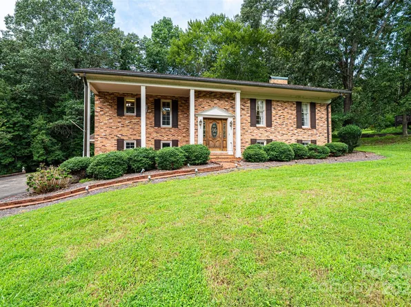 5495 Valley Run St, Hickory, NC 28601