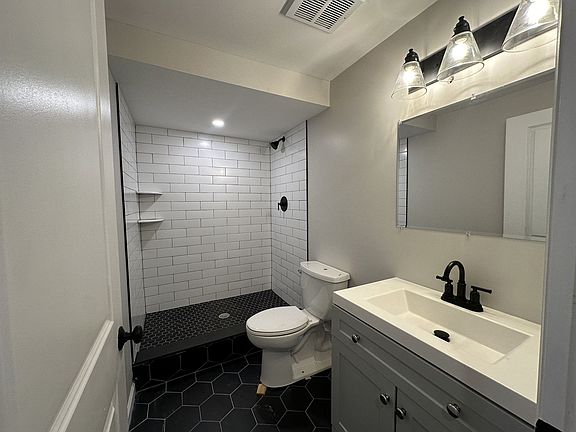 5th image of 58 Easton Ave Floor 1
